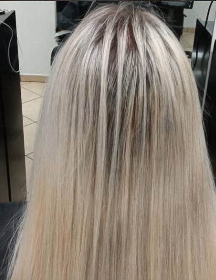 Balayage platino realizado en el salón